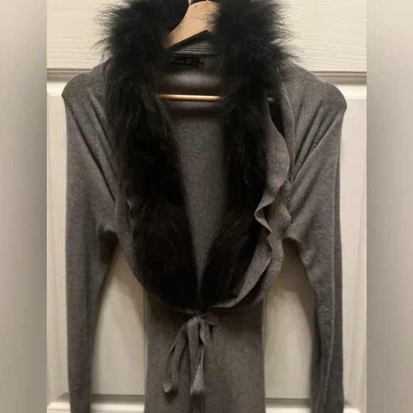 FRANCO D WOMEN'S GRAY RUFFLE FRONT CARDIGAN WITH DETACHABLE FAUX FUR- SM/MED - Picture 2 of 7